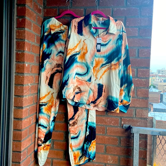 Fashion Nova Caught in the Moment Satin Pant set. Size 1x Multicolored - Picture 1 of 1